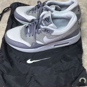 Nike Air Max 1 & bag